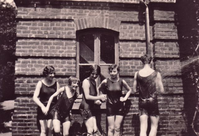 Onze buren hadden beperkte douchemogelijkheden. Arm, en soms proper.